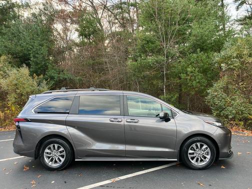 2022 Toyota Sienna XLE