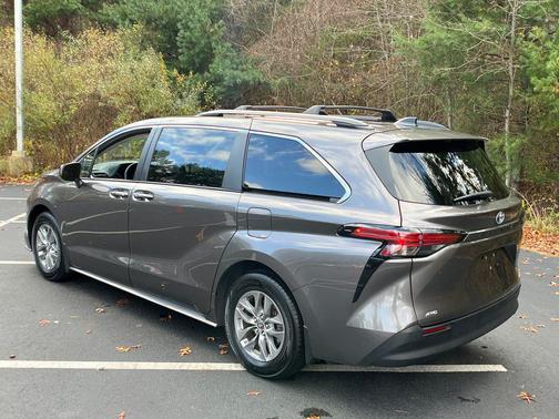 2022 Toyota Sienna XLE