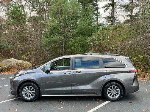 2022 Toyota Sienna XLE