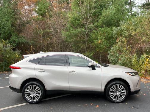 2023 Toyota Venza XLE