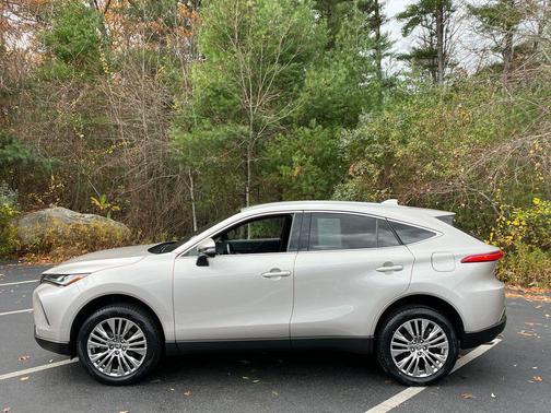 2023 Toyota Venza XLE