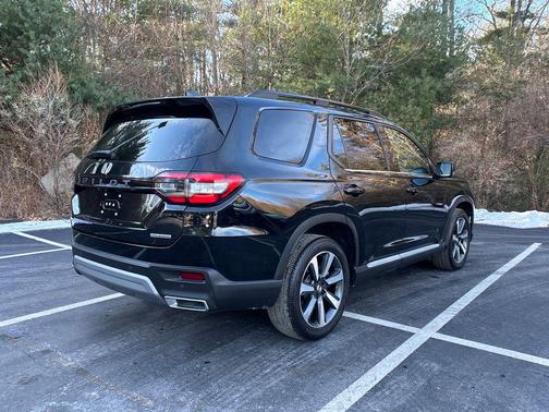 2023 Honda Pilot Touring 8-Passenger