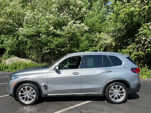 Skyscraper Grey Metallic 2025 BMW X5 xDrive40i