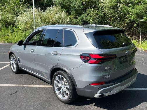 Skyscraper Grey Metallic 2025 BMW X5 xDrive40i