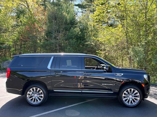Onyx Black 2023 GMC Yukon XL Denali