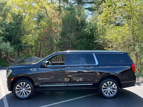 Onyx Black 2023 GMC Yukon XL Denali