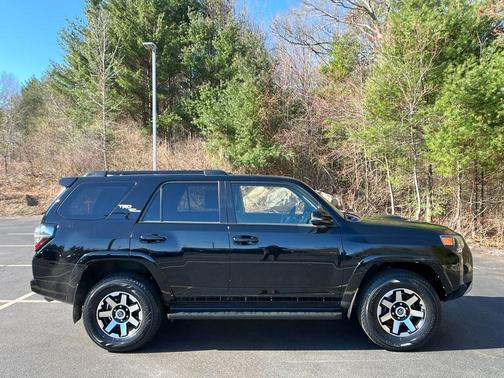 Midnight Black Metallic 2024 Toyota 4Runner TRD Off Road Premium