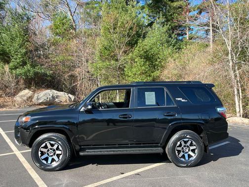 Midnight Black Metallic 2024 Toyota 4Runner TRD Off Road Premium
