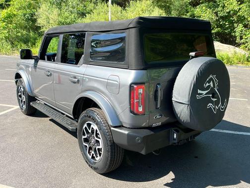 Carbonized Gray Metallic 2022 Ford Bronco Outer Banks