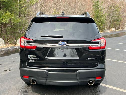 Crystal Black Silica 2024 Subaru Ascent Premium 8-Passenger
