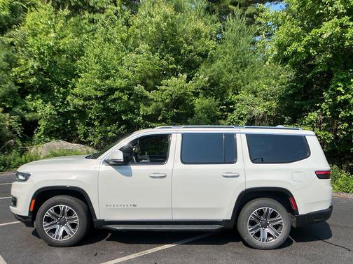 Luxury White Pearlcoat 2022 Jeep Wagoneer Series III 4x4