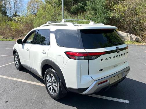 2022 Nissan Pathfinder SL 4WD