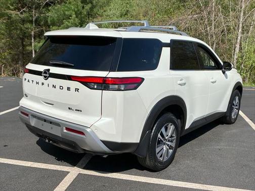 2022 Nissan Pathfinder SL 4WD