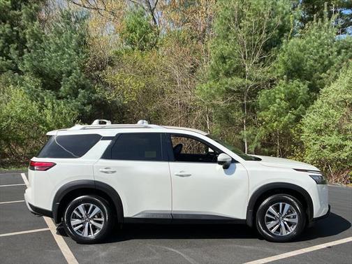 2022 Nissan Pathfinder SL 4WD