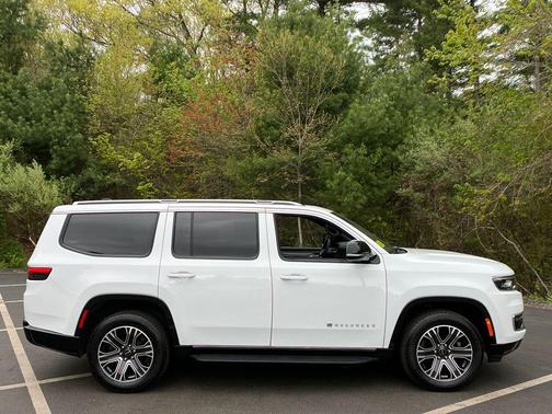 Bright White Clearcoat 2025 Jeep Wagoneer 4x4
