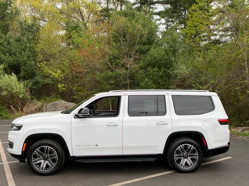 Bright White Clearcoat 2025 Jeep Wagoneer 4x4