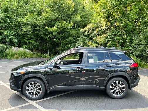 2025 Toyota Corolla Cross XLE