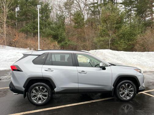 2022 Toyota RAV4 Hybrid XLE Premium
