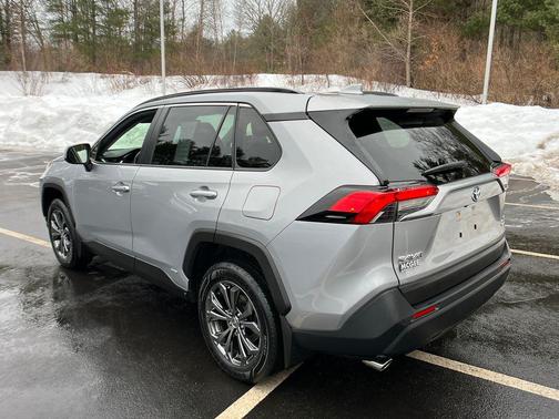 2022 Toyota RAV4 Hybrid XLE Premium