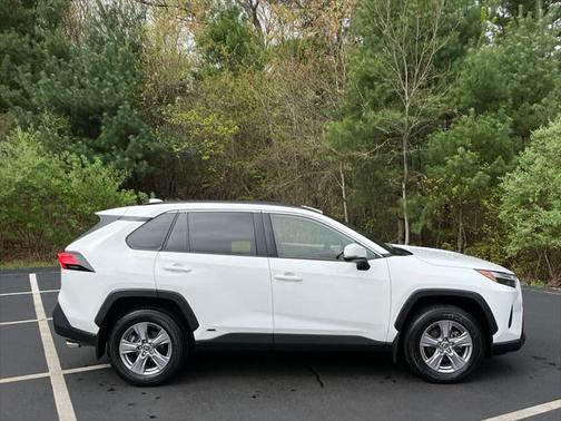 2022 Toyota RAV4 Hybrid XLE