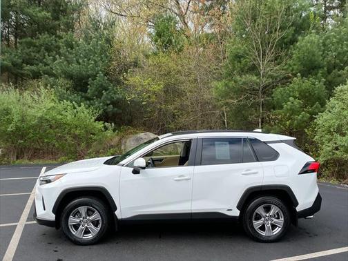 2022 Toyota RAV4 Hybrid XLE