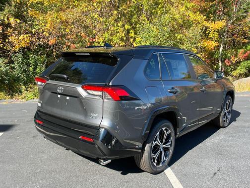 2025 Toyota RAV4 Hybrid SE