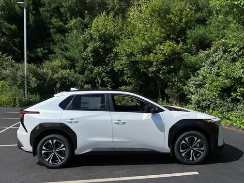 2025 Toyota bZ4X XLE