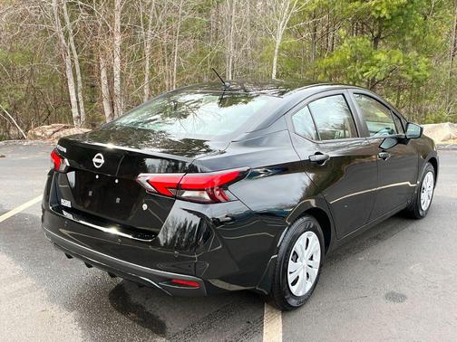 Super Black Metallic 2025 Nissan Versa 1.6 S