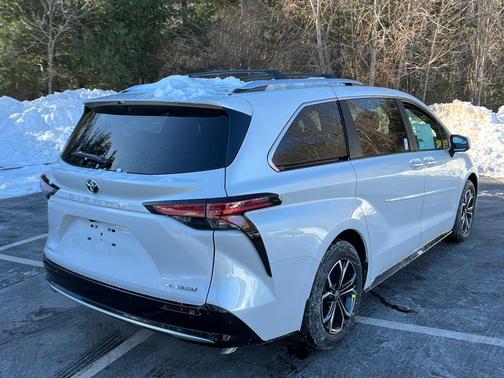 2026 Toyota Sienna Platinum