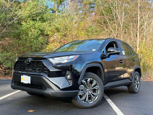 2025 Toyota RAV4 Hybrid XLE Premium