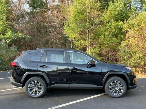 2025 Toyota RAV4 Hybrid XLE Premium