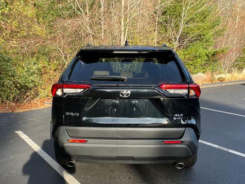 2025 Toyota RAV4 Hybrid XLE Premium