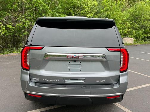 Sterling Metallic 2023 GMC Yukon SLT