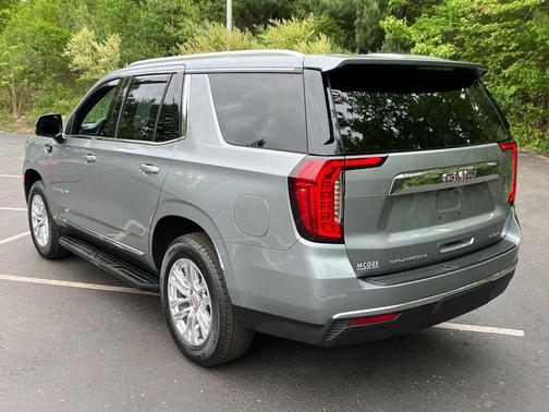 Sterling Metallic 2023 GMC Yukon SLT