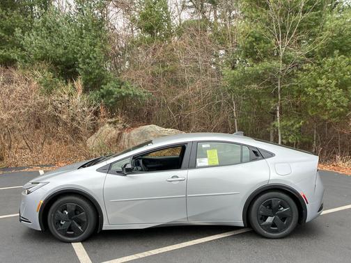 2026 Toyota Prius Plug-In Hybrid SE