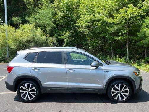 Pyrite Silver Metallic 2022 Volkswagen Taos 1.5T SE