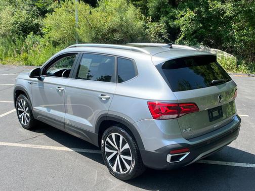 Pyrite Silver Metallic 2022 Volkswagen Taos 1.5T SE