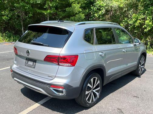 Pyrite Silver Metallic 2022 Volkswagen Taos 1.5T SE