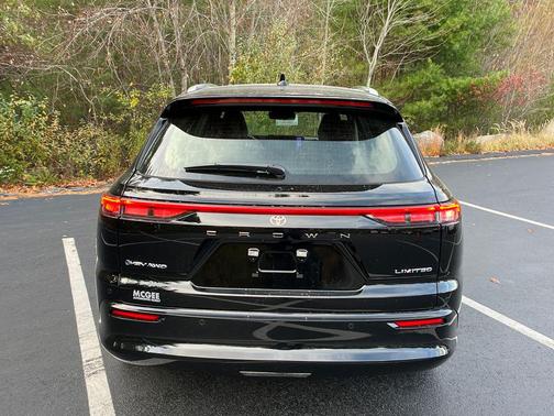 2025 Toyota Crown Signia Limited