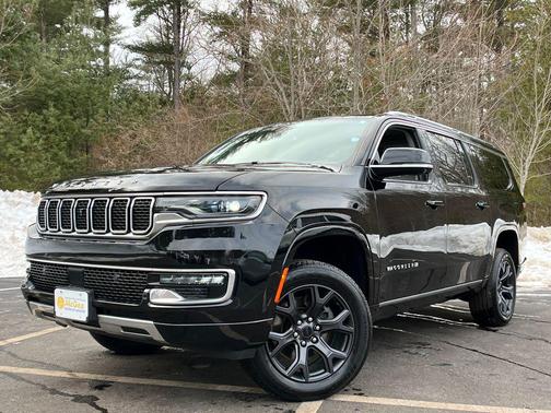 Diamond Black Crystal Pearlcoat 2023 Jeep Wagoneer L Series III 4x4 SUV
