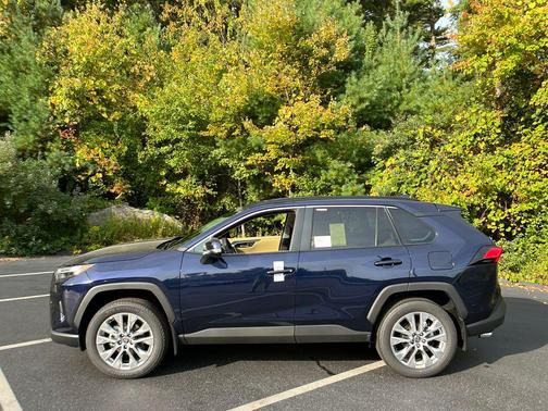 2025 Toyota RAV4 XLE Premium