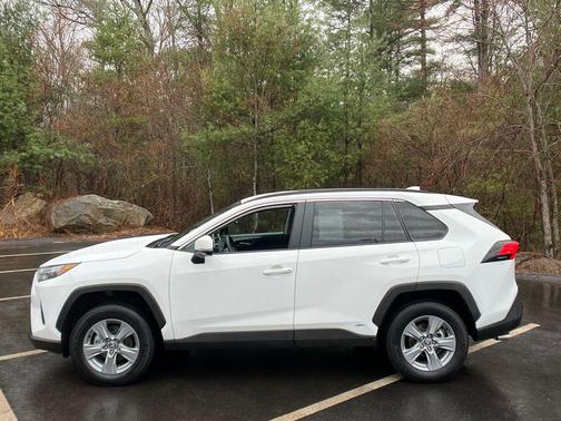 2025 Toyota RAV4 Hybrid XLE