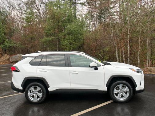 2025 Toyota RAV4 Hybrid XLE