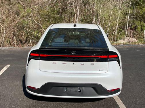 Wind Chill Pearl 2026 Toyota Prius LE
