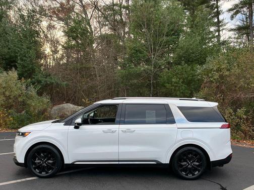 2024 Kia Carnival SX