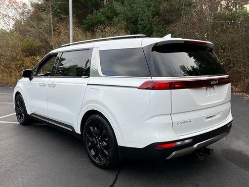 2024 Kia Carnival SX