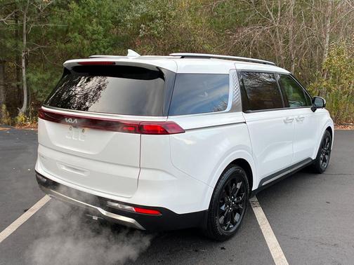 2024 Kia Carnival SX