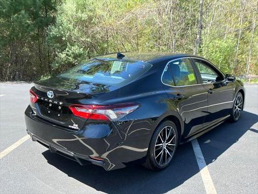 2024 Toyota Camry Hybrid SE
