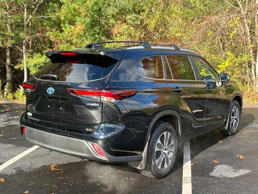 2024 Toyota Highlander Hybrid XLE