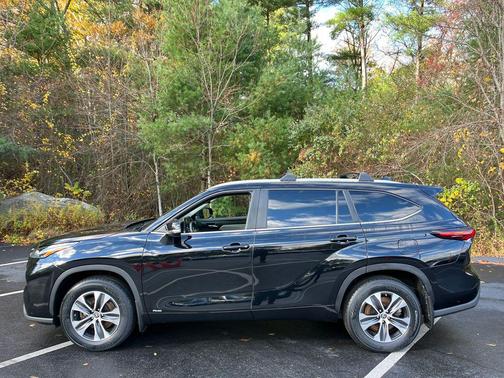 2024 Toyota Highlander Hybrid XLE